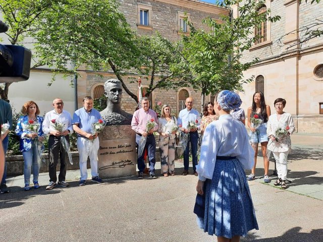EAJ-PNV rinde homenaje a Estepan Urkiaga ‘Lauaxeta’, destacado poeta, periodista y militante jeltzale