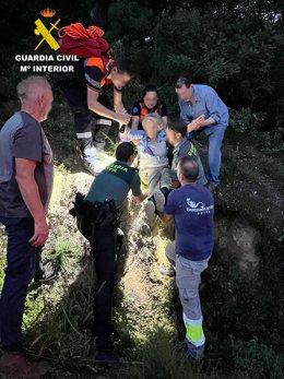 Rdo. Nota De Prensa (La Guardia Civil Llevó A Cabo Dos Rescates En La Tarde Noche De Ayer)