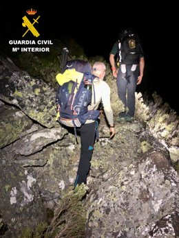 Rdo. Nota De Prensa (La Guardia Civil Llevó A Cabo Dos Rescates En La Tarde Noche De Ayer)