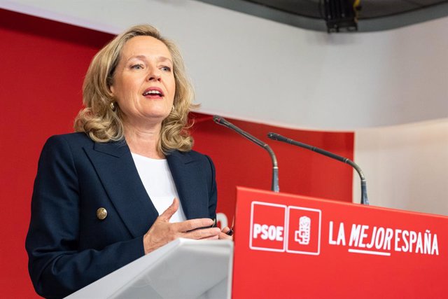 La vicepresidenta primera y ministra de Asuntos Económicos y Transformación Digital, Nadia Calviño, durante una rueda de prensa, en la sede del PSOE en la calle Ferraz, a 12 de junio de 2023, en Madrid (España). Durante su comparecencia, Calviño no ha con