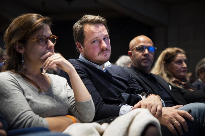 Archivo - October 19, 2021, Paris, France, France: Editorial director of Valeurs actuelles Geoffroy Lejeune listens to the meeting of hard right political talk show star Eric Zemmour to promote his latest book La France n a pas dit son dernier mot (Fran