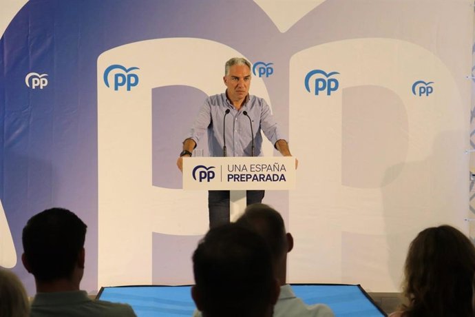 El coordinador general del PP, Elías Bendodo, en un acto del partido en Benalmádena.