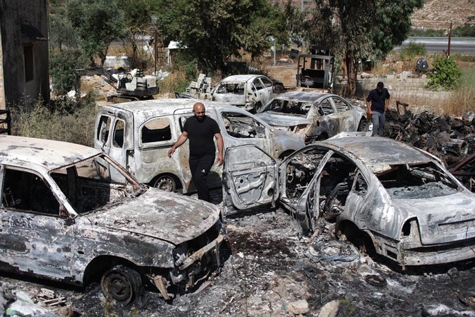 FILED - 21 June 2023, Palestinian Territories, Al-Lubban ash-Sharqiya: People inspect damages following a riot in the West Bank sparked by dozens of Israeli settlers in response to a deadly attack on Israelis there. Photo: Ilia yefimovich/dpa