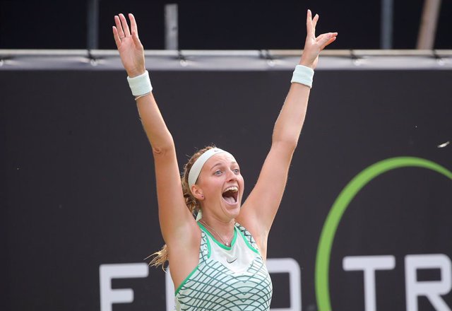 25 June 2023, Berlin: Czech tennis player Petra Kvitova celebrates her victory over Croatia's Donna Vekic after their Women's Singles Finals tennis match at the German Open Tennis tournament Photo: Wolfgang Kumm/dpa