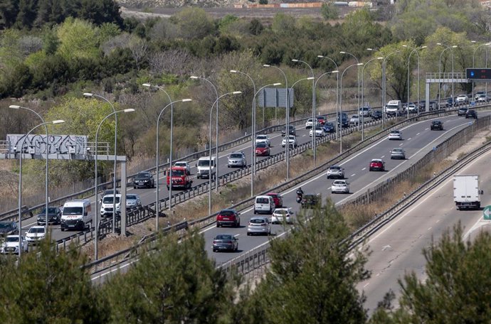 Archivo - Arxivo - Trnsit en una autopista