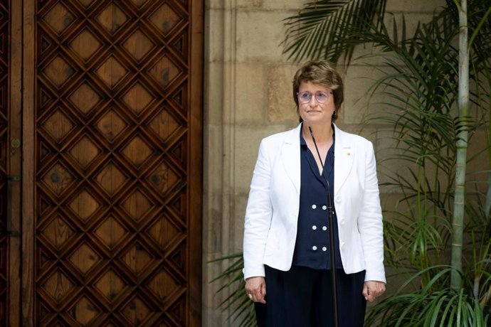 La nueva consellera de Educación, Anna Simó, interviene durante la jura de su nuevo cargo, en el Palau de la Generalitat, a 12 de junio de 2023, en Barcelona, Catalunya (España). El conseller de Educación, Josep Gonzlez Cambray, y el de Territorio, Jul