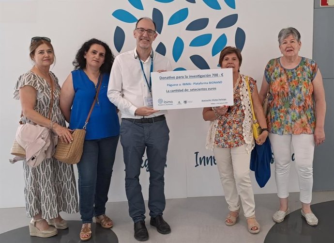 Ibima Plataforma Bionand Recibe Una Donación De La Asociación Vilches Participa Para La Investigación En Alzheimer
