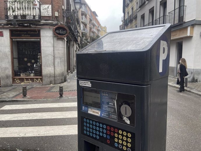 Archivo - Un parquímetro del Servicio de Estacionamiento Regulado (SER).