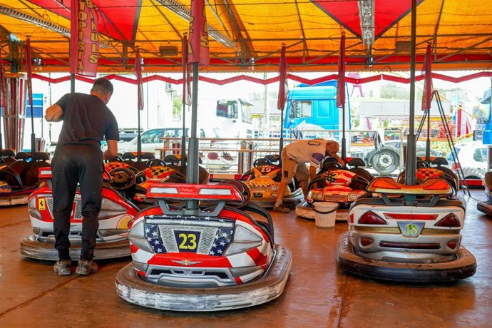 Archivo - Atracciones en una imagen de archivo 