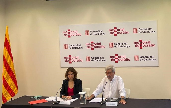 La consellera de Justícia de la Generalitat, Gemma Ubasart, i el sindicalista Carles Vallejo