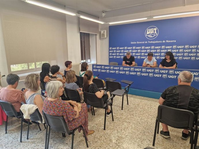 Asamblea de UGT y CCOO con trabajadoras de Limpiezas J. Córdoba.