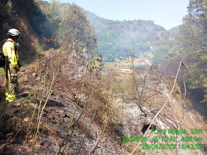 Incendio en el paraje Los Tinajones de Júzcar