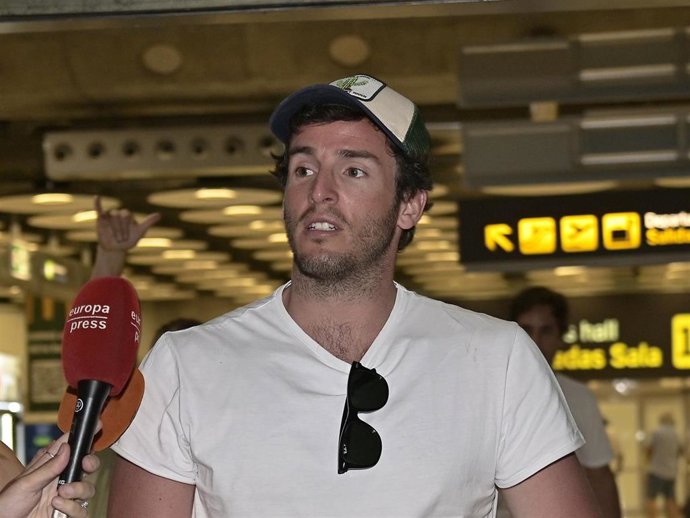 Iñigo Onieva llega a Madrid después de haber disfrutado de su tercera despedida de soltero en Italia y Croacia