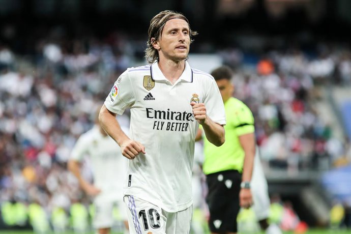 Archivo - Luka Modric of Real Madrid looks on during the spanish league, La Liga Santander, football match played between Real Madrid and Rayo Vallecano at Santiago Bernabeu stadium on May 24, 2023, in Madrid, Spain.
