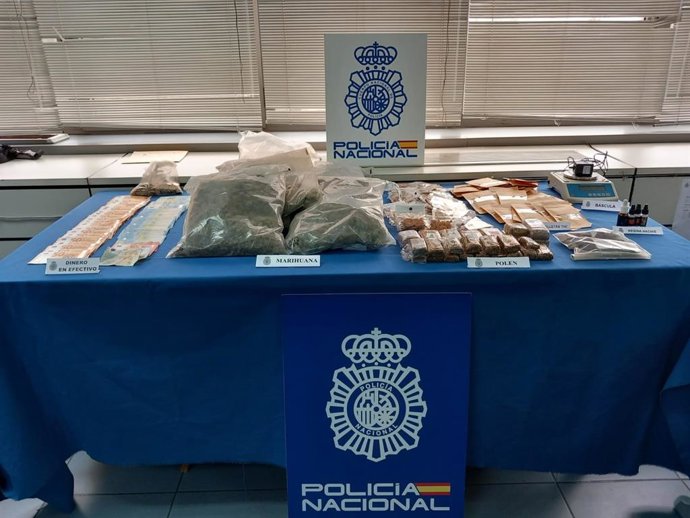 Imagen del material incautado por la Policía nacional al desarticular un club cannábido ilegal en Las Palmas de Gran Canaria