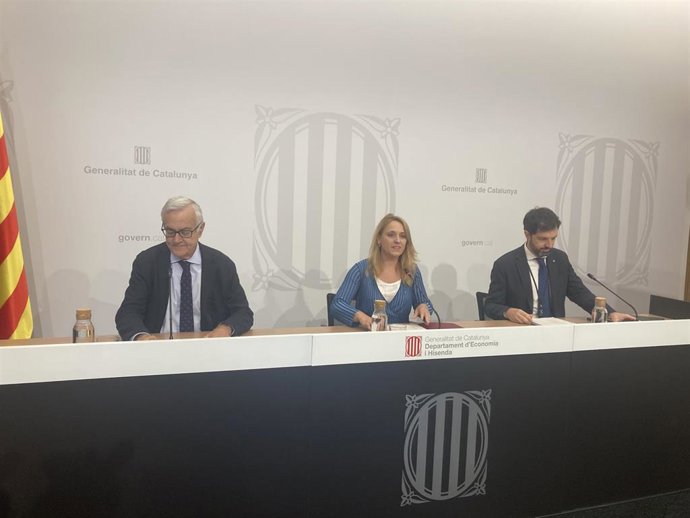 La consellera de Economía y Hacienda, Natlia Mas; el director general de Fondos Europeos y Ayudas de Estado, Aleix Cubells, y el secretario de Asuntos Económicos y Fondos Europeos, Miquel Puig.