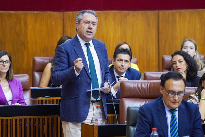 El secretario general del PSOE de Andalucía y presidente del Grupo Parlamentario Socialista, Juan Espadas, en una foto de archivo en el Parlamento andaluz.