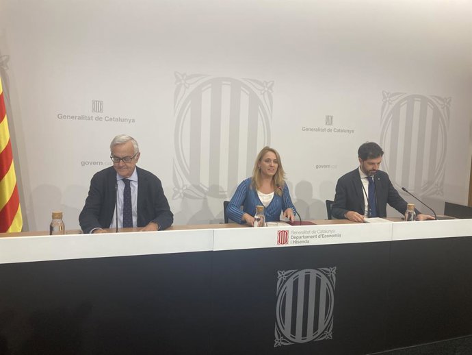 La consellera d'Economia i Hisenda, Natlia Mas; el director general de Fons Europeus i Ajuts d'Estat, Aleix Cubells, i el secretari d'Afers Econmics i Fons Europeus, Miquel Puig.