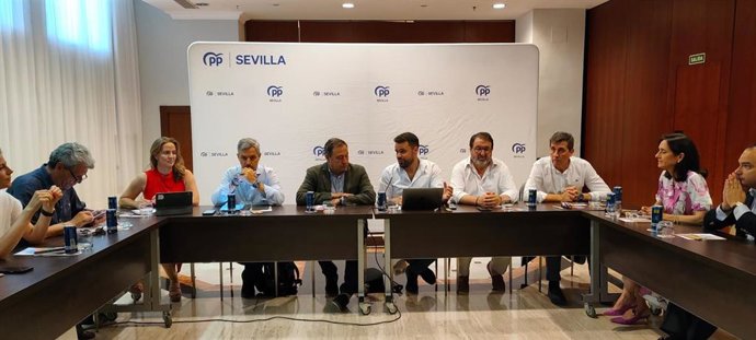 Comité de campaña electoral del PP de Sevilla para las generales del próximo 23 de julio.