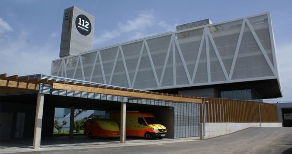 Archivo - Edificio del centro de llamadas de emergencia 112