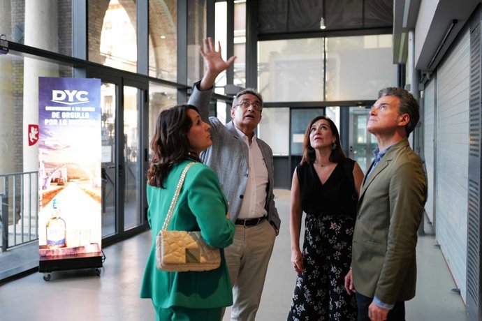 Los concejales del grupo municipal de VOX en el Ayuntamiento de Zaragoza en el Mercado Central