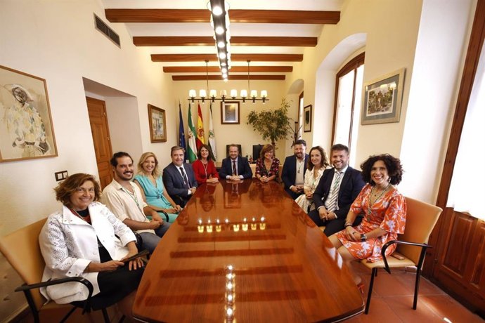 Imagen del nuevo gobierno local de coalición de Mairena del Aljarafe