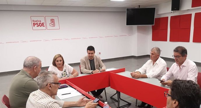 Reunión entre el PSOE de Huelva y los agricultores de la provincia.