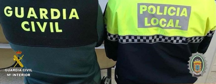 La Guardia Civil, en colaboración con la Policía Local de Valverde del Camino (Huelva), detienen a una persona relacionada presuntamente con siete delitos en la localidad.
