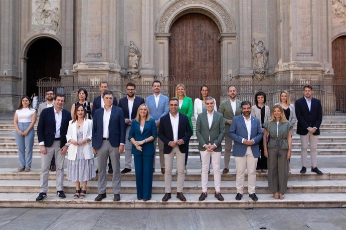 Foto de familia de candidatos del PP a Congreso y Senado por Granada