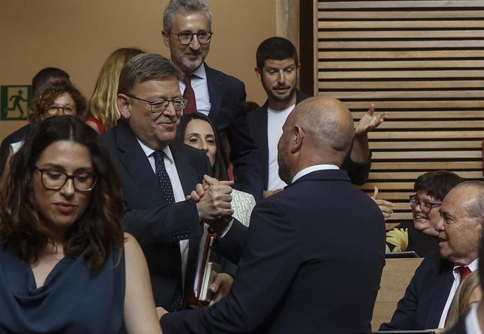 Sesión de constitución en Les Corts