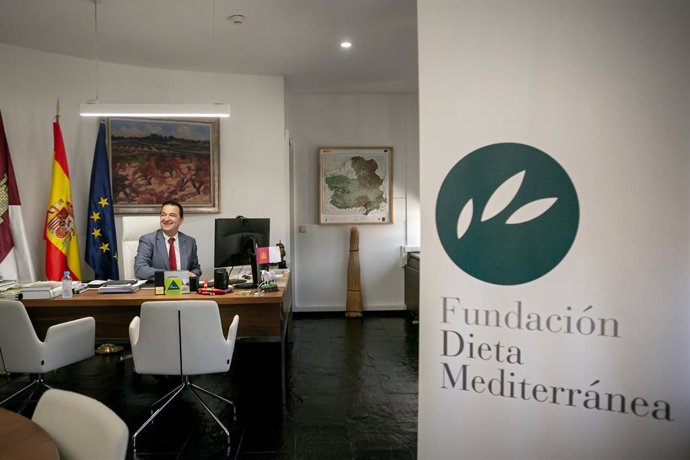El consejero de Agricultura, Agua y Desarrollo Rural y presidente del Patronato de la Fundación Dieta Mediterránea, Francisco Martínez Arroyo