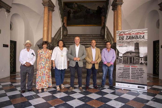 El presidente en funciones de la Diputación de Córdoba, Antonio Ruiz (centro), en la presentación de la XXIX edición de la Noche Flamenca de Zambra.