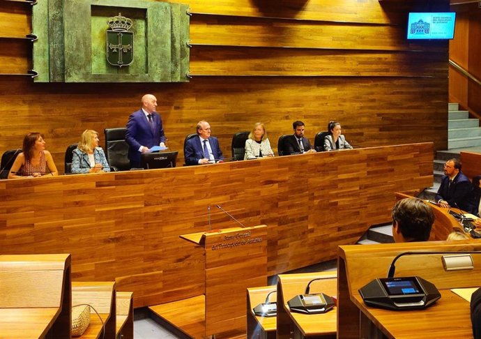 Juan Cofiño pronuncia su primer discurso como presidente de la Junta General del Principado de Asturias