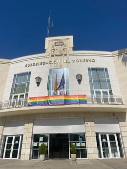 Bandera arcoíris en la Subdelegación del Gobierno de Jaén.