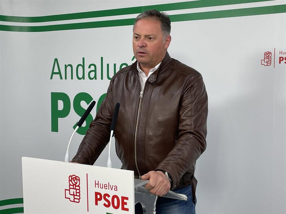 Archivo - El alcalde de Paterna del Campo (Huelva), el socialista Juan Salvador Domínguez, en una imagen de archivo.