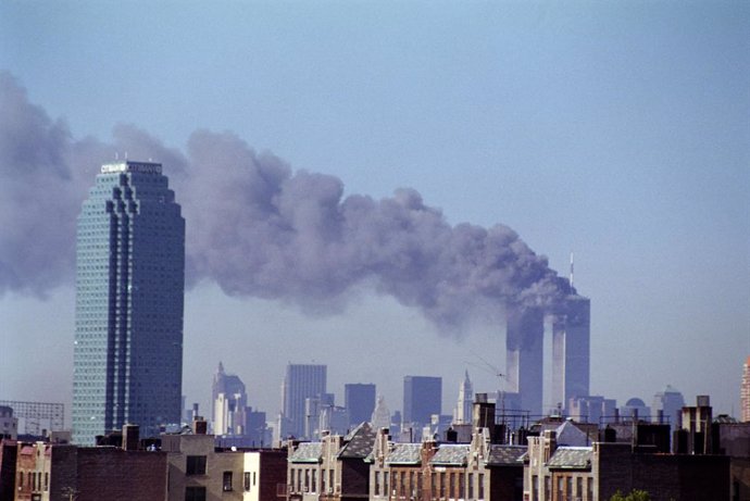 Archivo - Las Torres Gemelas del World Trade Center de Nueva York en el día de los atentados del 11 de septiembre de 2001
