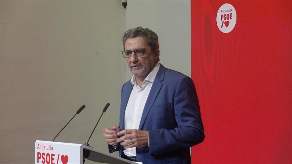 El coordinador del Comité de campaña del PSOE-A para las elecciones generales del 23J, Antonio Gutiérrez Limones, en rueda de prensa en una foto de archivo.