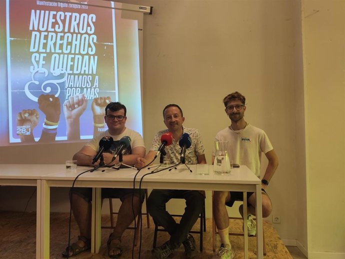 Manuel Alhajas, Pepe Paz y Simón Magenta, en la presentación de la marcha del Orgullo.