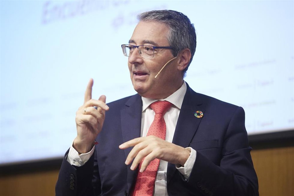 Archivo - El presidente de la Diputación de Málaga en funciones, Francisco Salado.