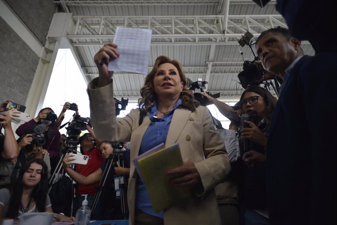 GUATEMALA CITY, June 26, 2023  -- Presidential candidate for the National Unity of Hope (UNE) party Sandra Torres votes at a polling station in Guatemala City, Guatemala, June 25, 2023. Polling stations opened Sunday in Guatemala for general elections t