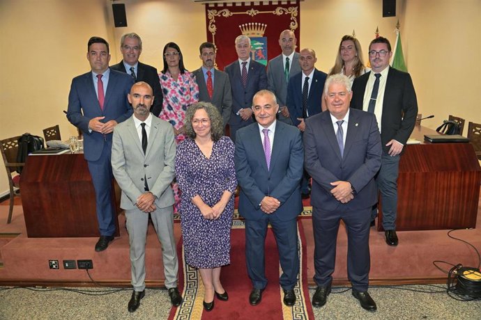 Nueva corporación del Cabildo de El Hierro, con Javier Armas (AHI) como presidente