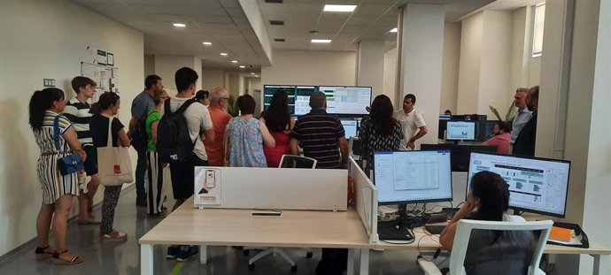 Renfe muestra a los turolenses cómo se mantiene "en forma" su plataforma tecnológica y el trabajo en la instalación.