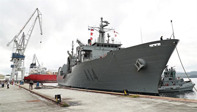 El BAC. Patiño a su llegada al muelle n10 del Astillero de Navantia con motivo de su regreso del despliegue en la Agrupación Naval Permanente de la OTAN núm. 2, a 26 de junio de 2023, en Ferrol, A Coruña, Galicia (España). El Buque de Aprovisionamien