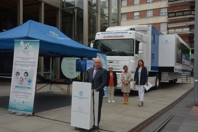 Comienza en Vitoria una campaña que recorrerá España para visibilizar la profesión de las enfermeras.