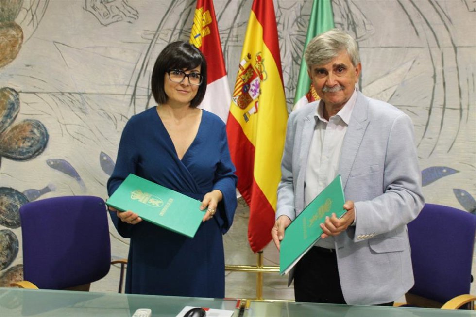 Unicaja Banco y la ULE renuevan su convenio para ofrecer servicios financieros a la institución, plantilla y estudiantes.