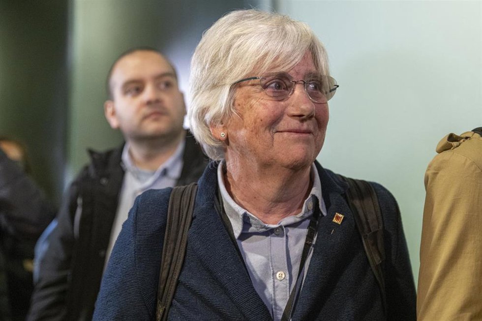 Archivo - La exconsellera de Educación de la Generalitat Clara Ponsatí sale en libertad provisional de la Ciutat de la Justícia, a 28 de marzo de 2023, en Barcelona, Cataluña (España).  La exconsellera Clara Ponsatí ha salido en libertad provisional tra