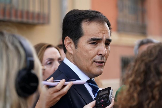 El consejero de Justicia, Administración Local y Función Pública, José Antonio Nieto en declaración a la prensa antes de la reunión de la Junta de Fiscales delegados Antidroga de toda España, a 26 de junio del 2023 en Málaga (Foto de archivo).