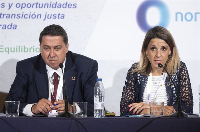 El presidente de Sedigás, Joan Batalla y su secretaria general, Naiara Ortiz de Mendíbil, durante una rueda de prensa posterior a la Reunión Anual 2023 de Sedigás, en el Teatro Real, a 27 de junio de 2023, en Madrid (España). La reunión se desarrolla ba