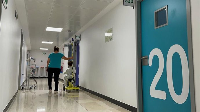 El Hospital Materno Infantil incorpora el 'lenguaje PAIP' para humanizar la atención de los menores ingresados