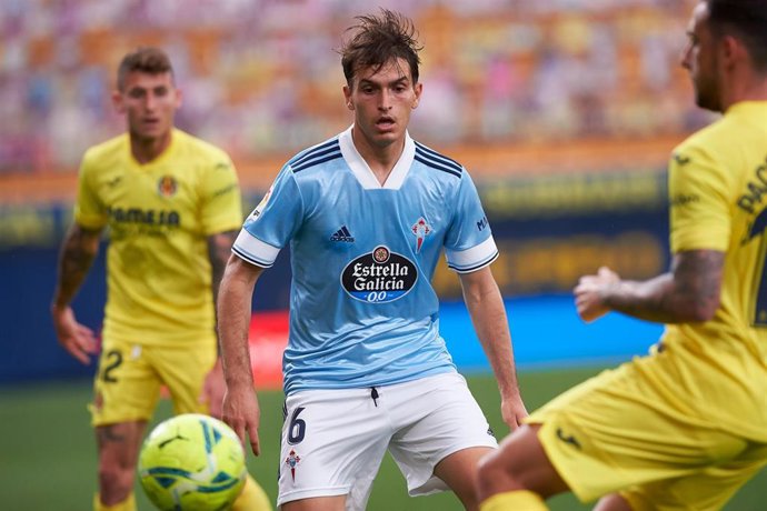 Archivo - El centrocampista Denis Suárez (Celta), en un partido ante el Villarreal. 